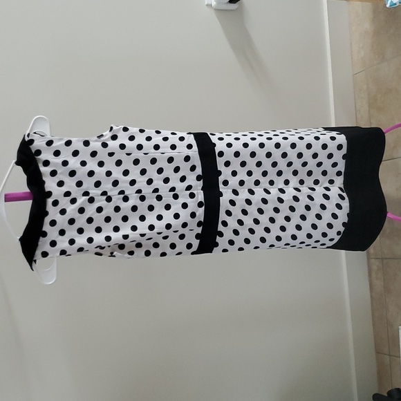 Black & White Sleeveless Polka-dot Summer Dress size M Collared Neck w/ Buttons - Picture 3 of 15